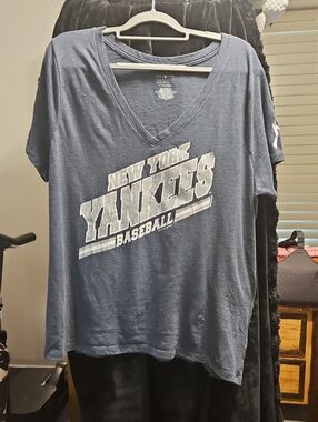 5th & Ocean Blue New York Yankees Baseball V-Neck Tee